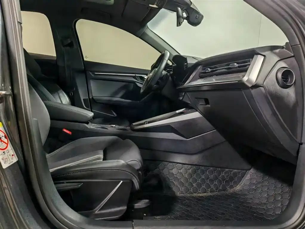 Audi A3 2023 facelift Sportback 35 TFSI stylish and sporty купить на сайте DeffCars