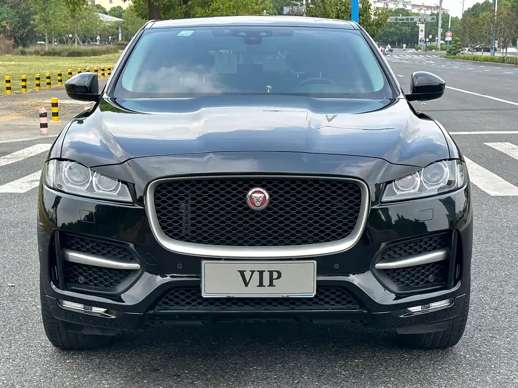Jaguar F-PACE 2016 2.0T two-wheel drive R-Sport sports version купить на сайте DeffCars