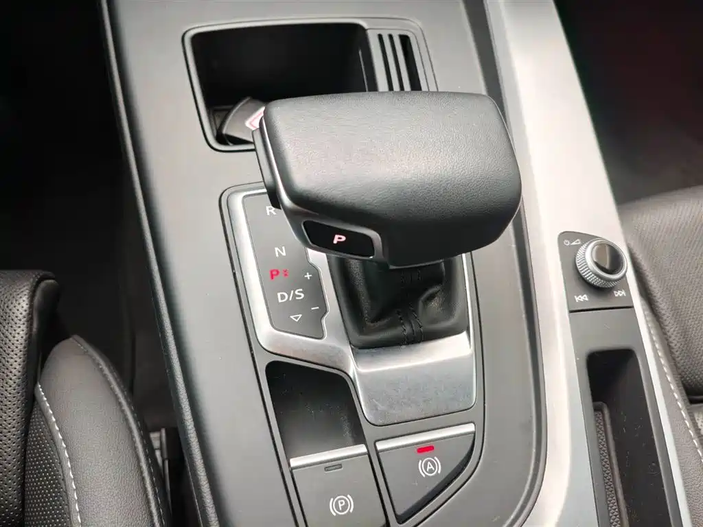 Audi A4L 2024 40 TFSI Fashionable and Dynamic купить на сайте DeffCars