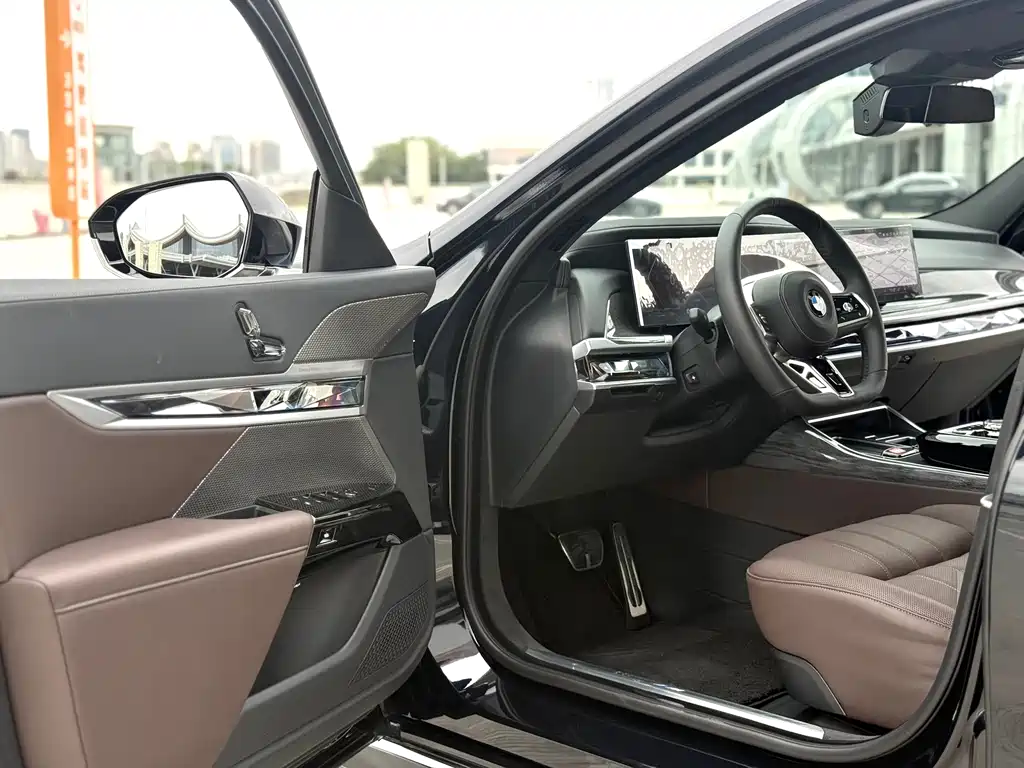 BMW 7 Series 2023 740Li Exclusive M Sports Package купить на сайте DeffCars