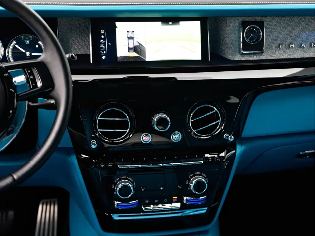 Phantom 2018 6.7T long wheelbase version купить на сайте DeffCars