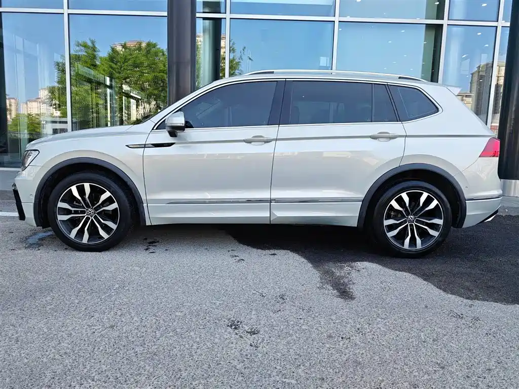 Tiguan L 2021 330TSI automatic two-wheel drive R-Line flagship version купить на сайте DeffCars