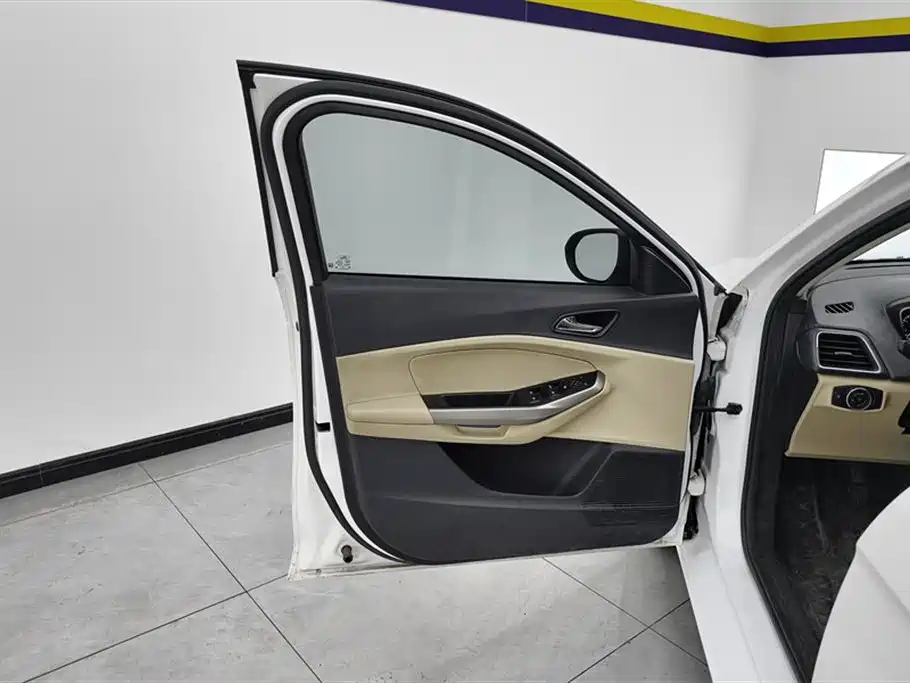Escort 2017 facelift 1.5L manual comfort type купить на сайте DeffCars