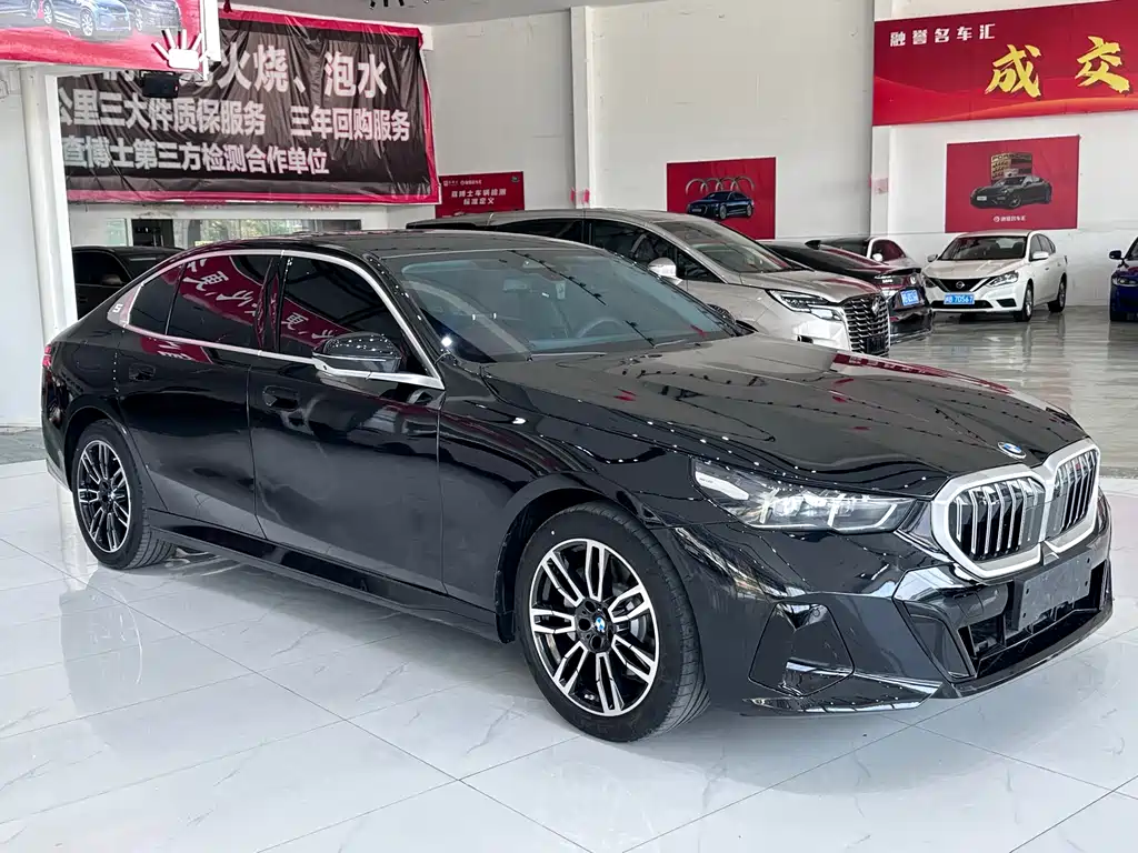 BMW 5 Series 2026 530Li Leading M Sports Package купить на сайте DeffCars