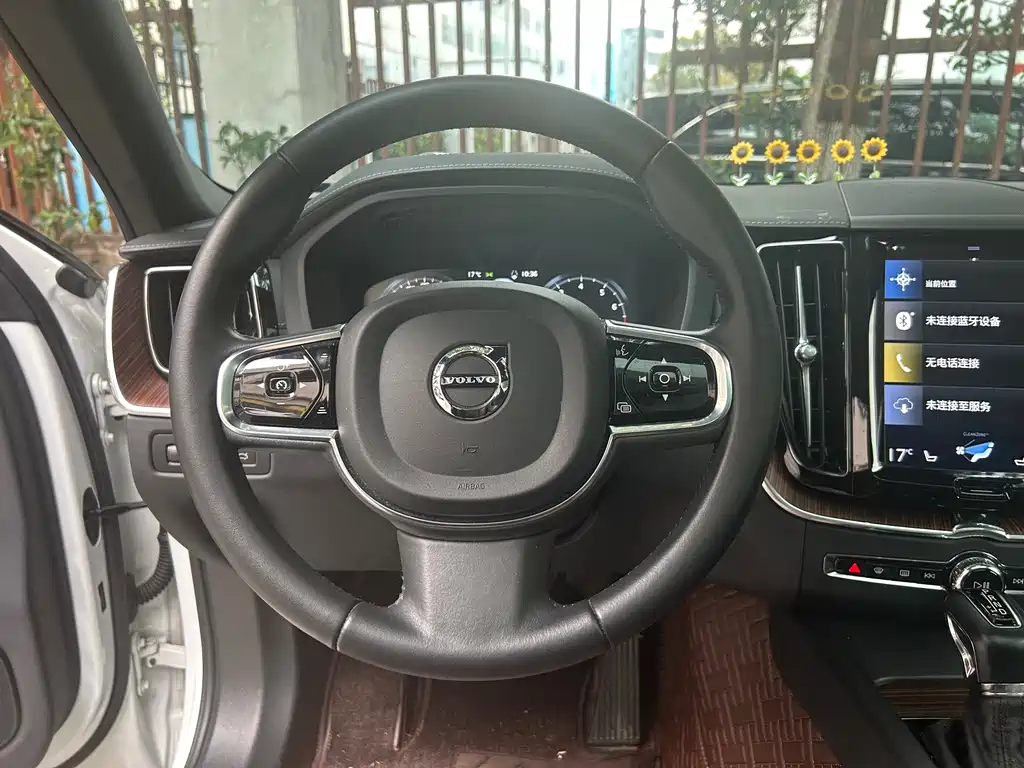 Volvo XC60 2021 T5 four-wheel drive Zhiyuan Deluxe Edition купить на сайте DeffCars