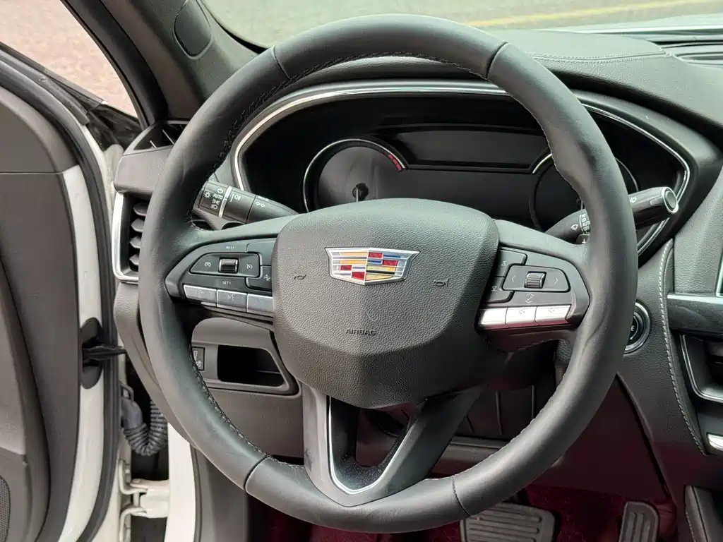 Cadillac CT5 2022 28T luxury model купить на сайте DeffCars