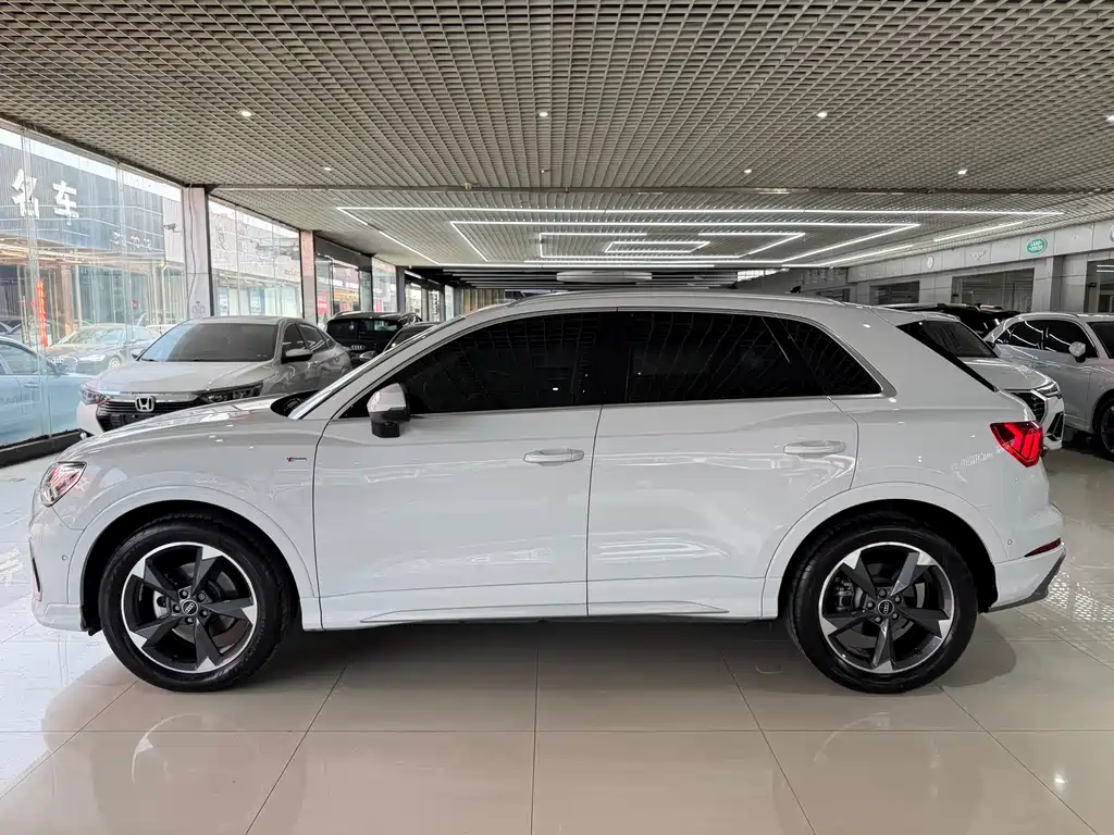 Audi Q3 2022 35 TFSI Fashionable and Dynamic купить на сайте DeffCars