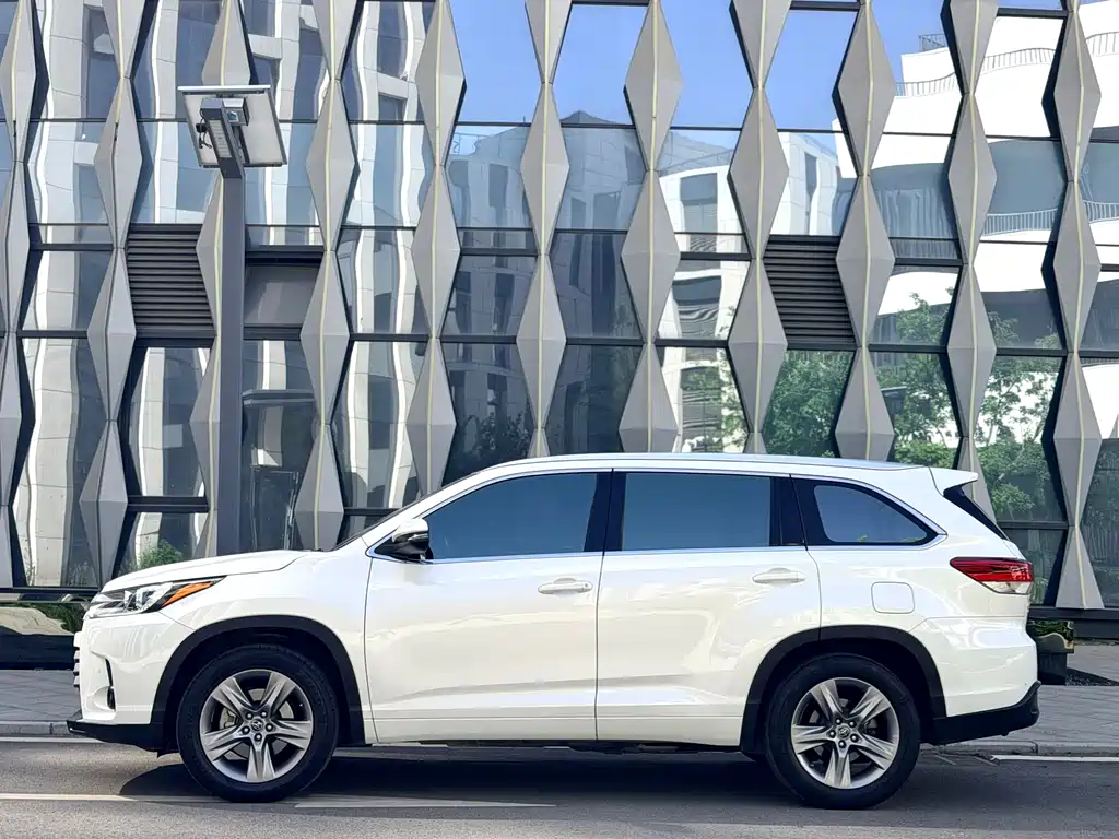 Highlander 2018 2.0T four-wheel drive luxury version 7 seats National V купить на сайте DeffCars