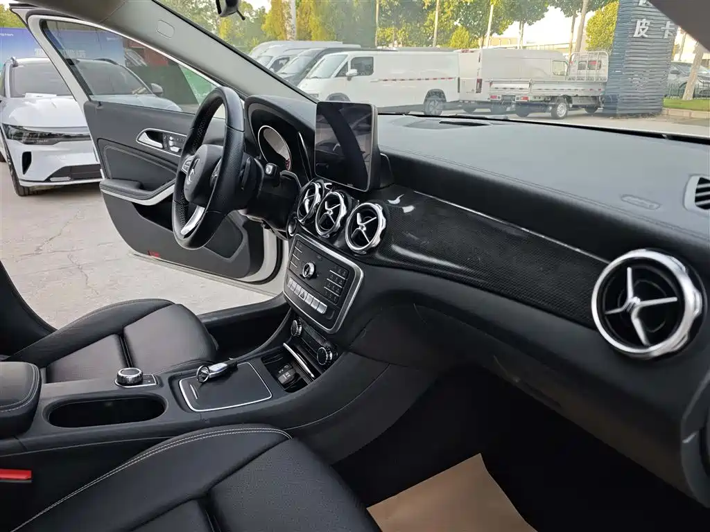 Mercedes-Benz GLA 2018 GLA 200 Fashion Model купить на сайте DeffCars