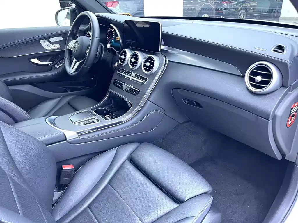 Mercedes-Benz GLC Coupe 2021 GLC 300 4MATIC Coupe SUV купить на сайте DeffCars