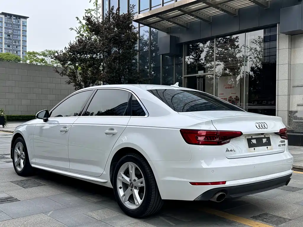 Audi A4L 2017 40 TFSI Fashion Type купить на сайте DeffCars