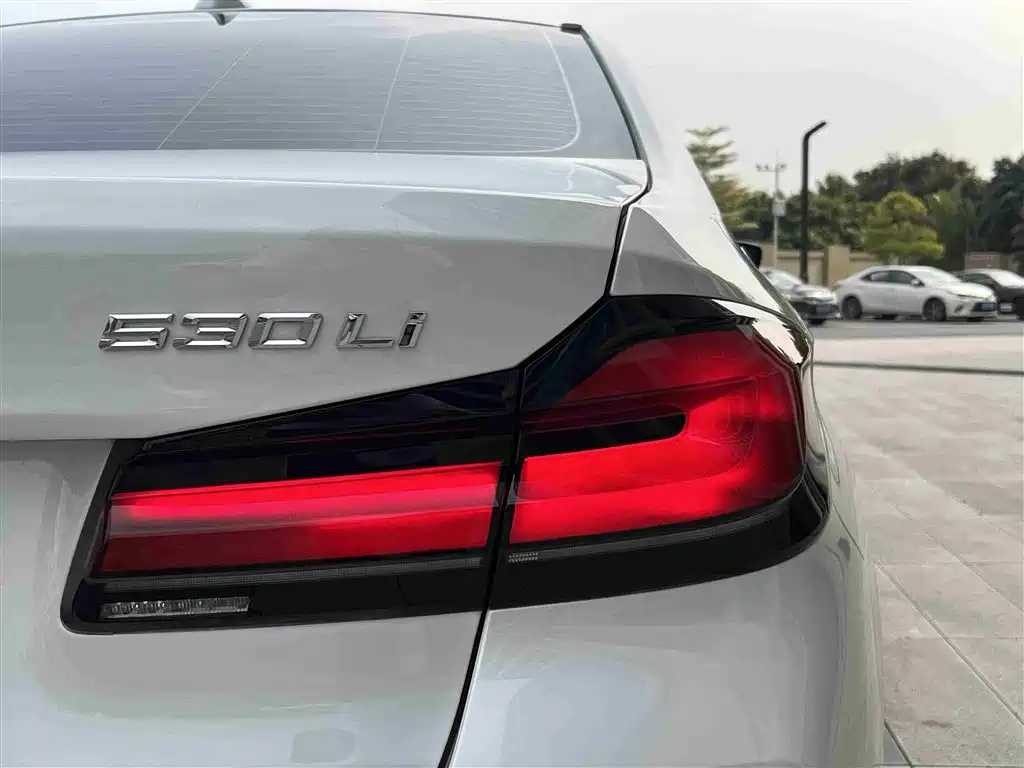 BMW 5 Series 2022 Facelift 2 530Li Exclusive M Sports Package купить на сайте DeffCars