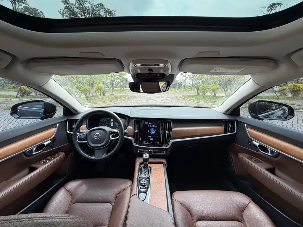 Volvo S90 2020 T5 Zhiyi Luxury Edition купить на сайте DeffCars