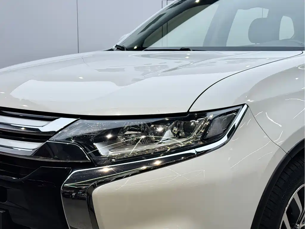 Outlander 2018 2.4L four-wheel drive elite version 5 seats купить на сайте DeffCars