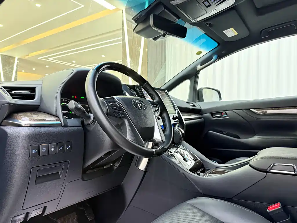 Wilfa 2023 Crown Dual Engine 2.5L HV Premium Edition купить на сайте DeffCars