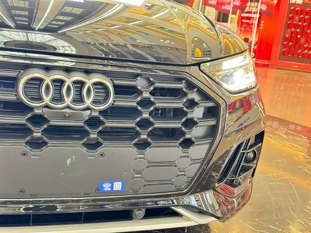 Audi Q5L 2025 45th Anniversary Collector's Edition 45 TFSI Luxurious and Dynamic купить на сайте DeffCars