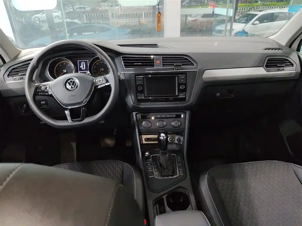 Tiguan L 2021 330TSI automatic two-wheel drive comfort version купить на сайте DeffCars