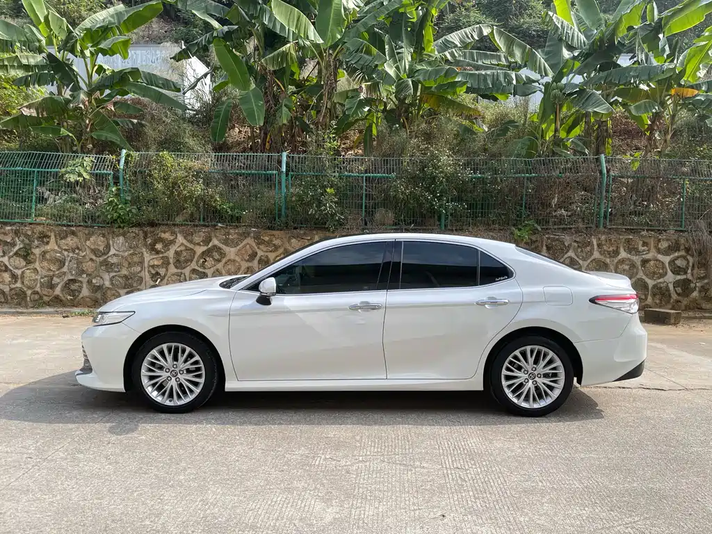 Camry 2018 2.5G Deluxe Edition купить на сайте DeffCars