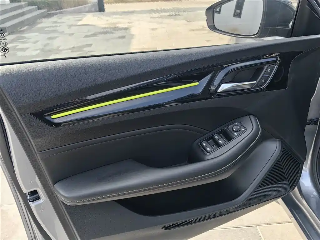 Roewe i5 2021 1.5L CVT Platinum Edition купить на сайте DeffCars