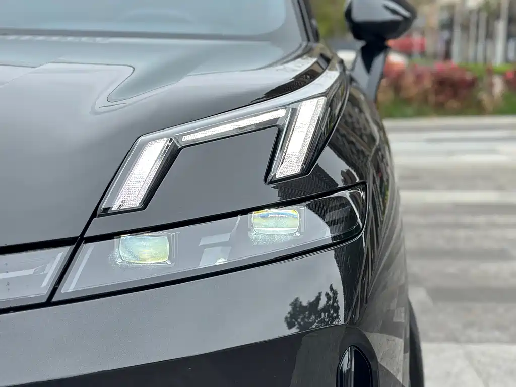 Lynk & Co 08 EM-P 2025 model 120km long battery life Pro купить на сайте DeffCars