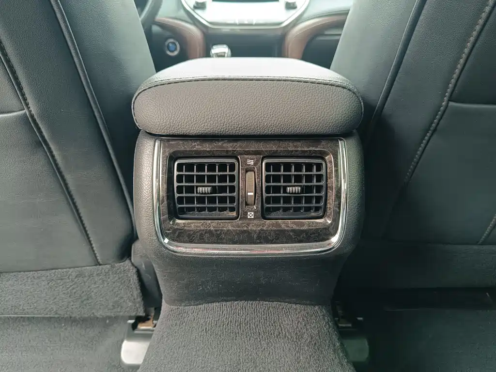 Crown 2018 2.0T Sports Edition купить на сайте DeffCars