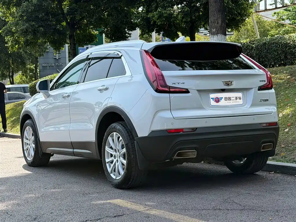 Cadillac XT4 2022 28T two-wheel drive fashion model купить на сайте DeffCars