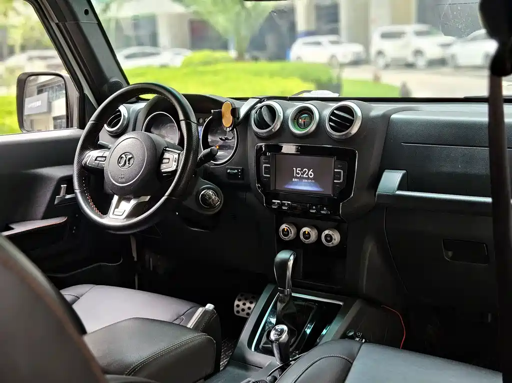 Beijing off-road BJ40 2016 40L 2.3T automatic four-wheel drive exclusive version купить на сайте DeffCars