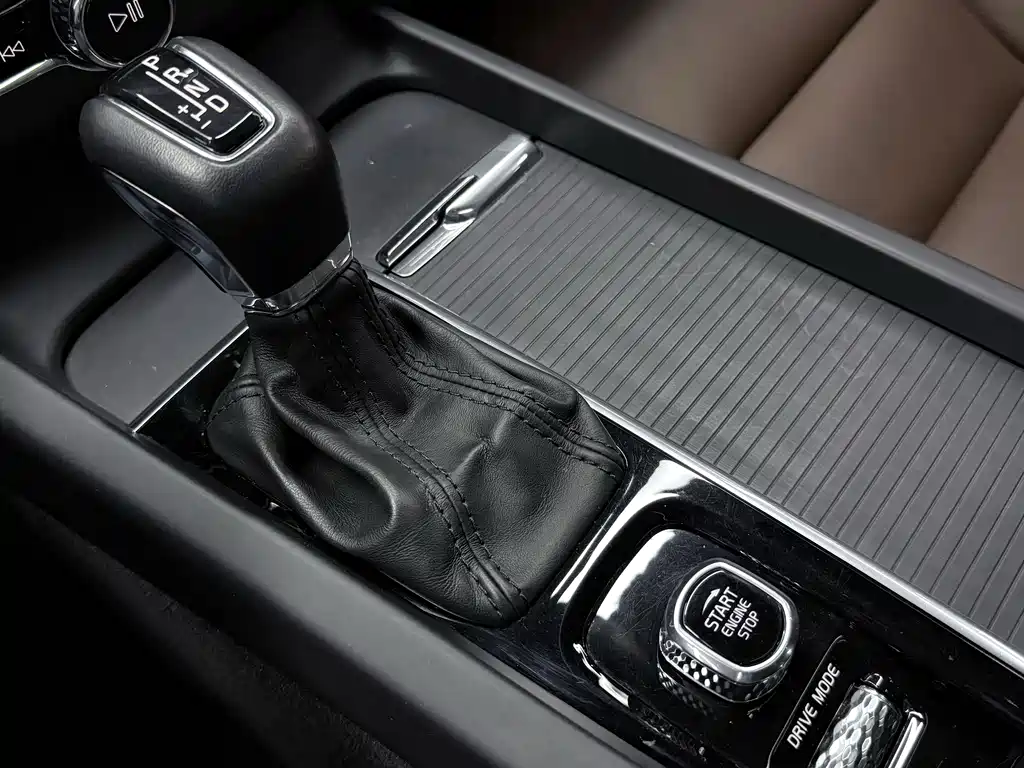 Volvo XC60 2021 T5 four-wheel drive Zhiyi Luxury Edition купить на сайте DeffCars