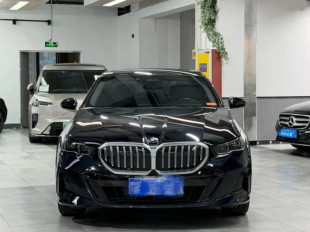 BMW 5 Series 2024 530Li Leading M Sports Package купить на сайте DeffCars