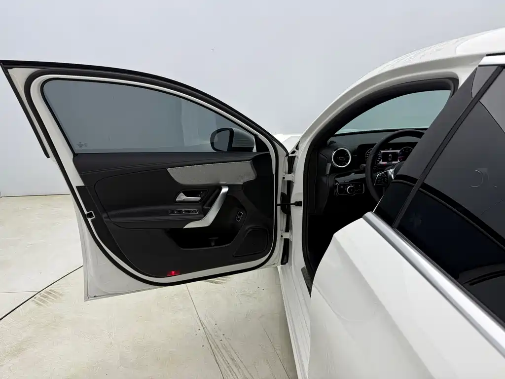 Mercedes-Benz A-Class 2023 A 180 L купить на сайте DeffCars