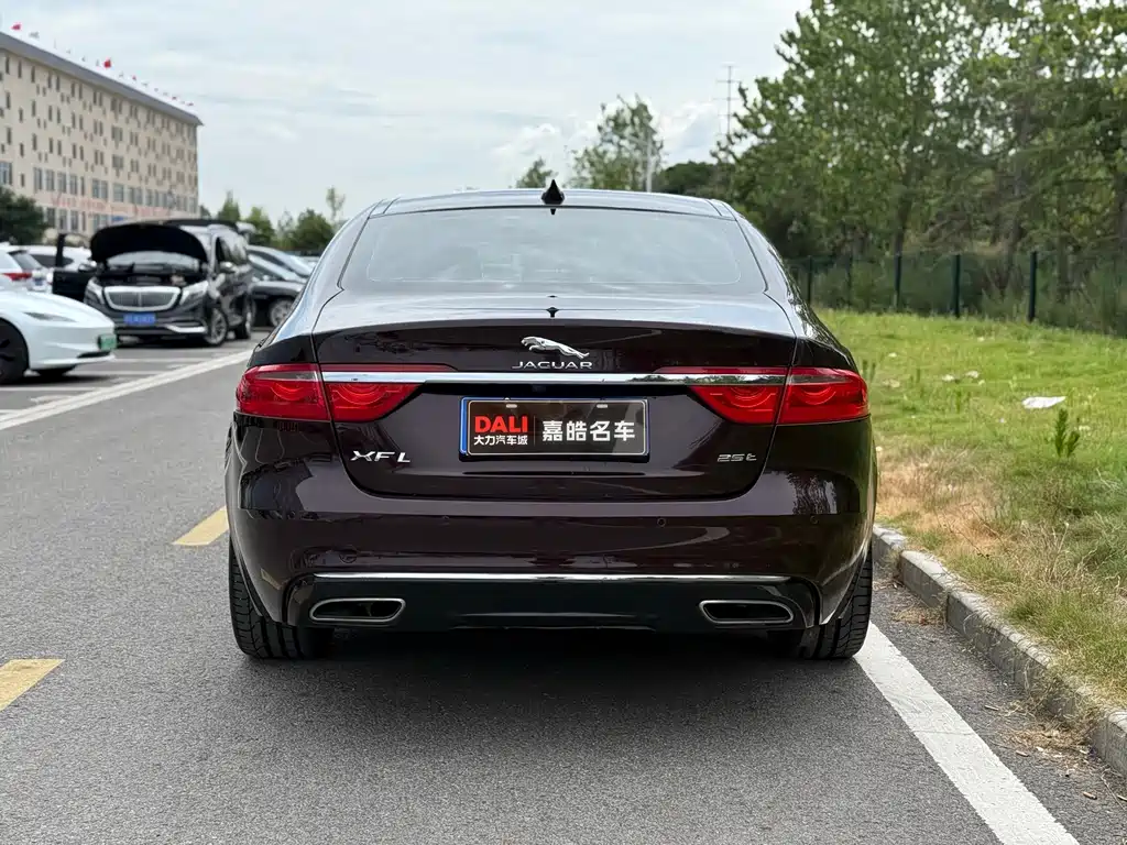 Jaguar XFL 2019 2.0T 250PS 2WD Deluxe Edition купить на сайте DeffCars