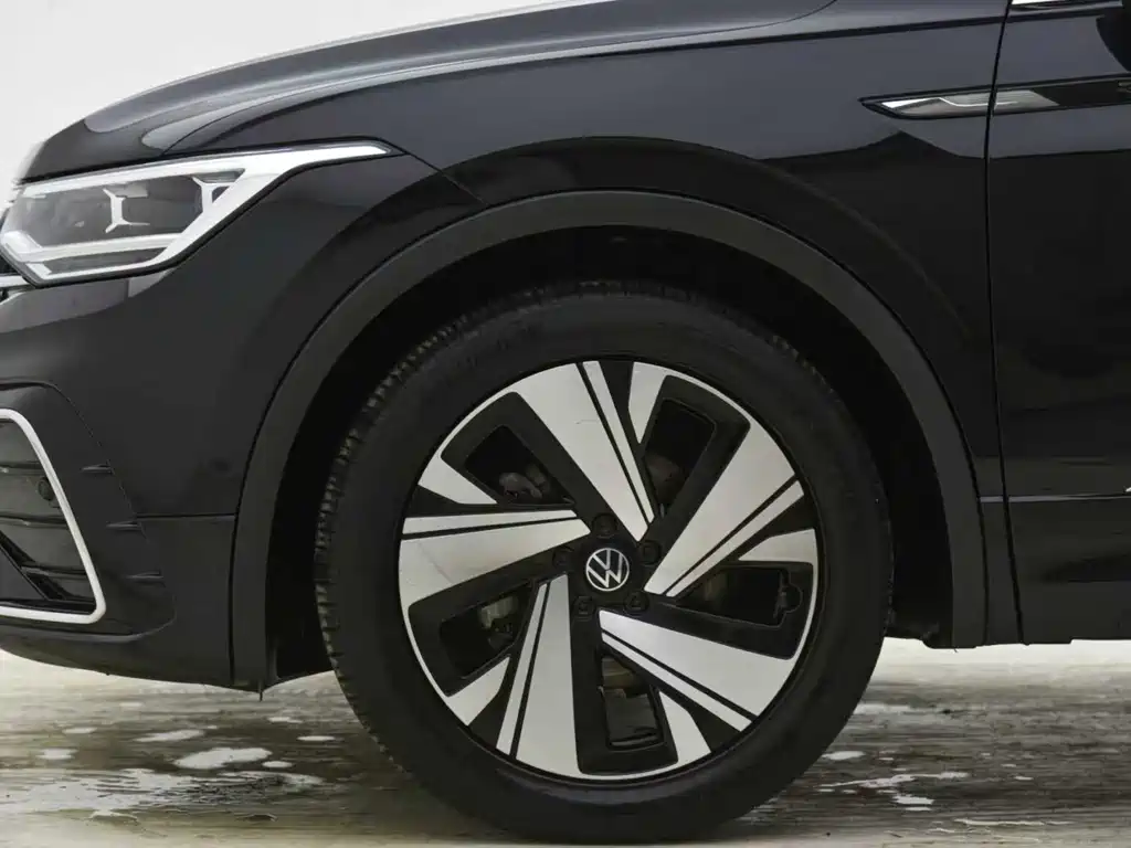 Tiguan L 2023 facelift 330TSI automatic two-wheel drive R-Line version купить на сайте DeffCars