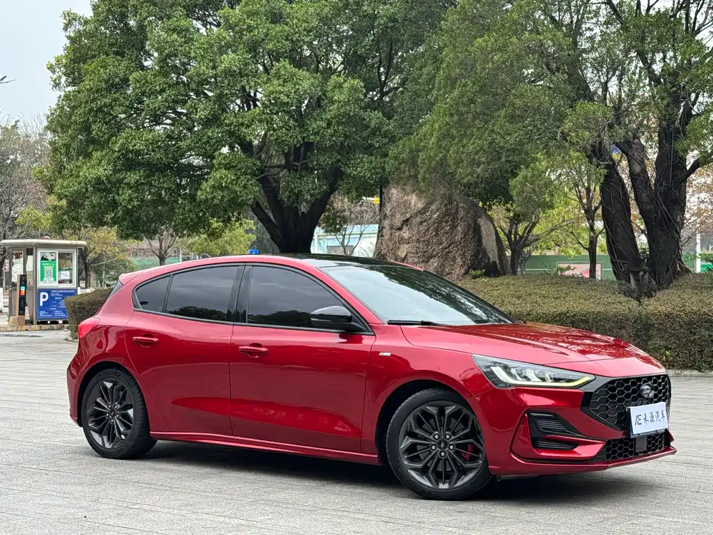 Focus 2022 Hatchback EcoBoost 180 Automatic ST Line купить на сайте DeffCars