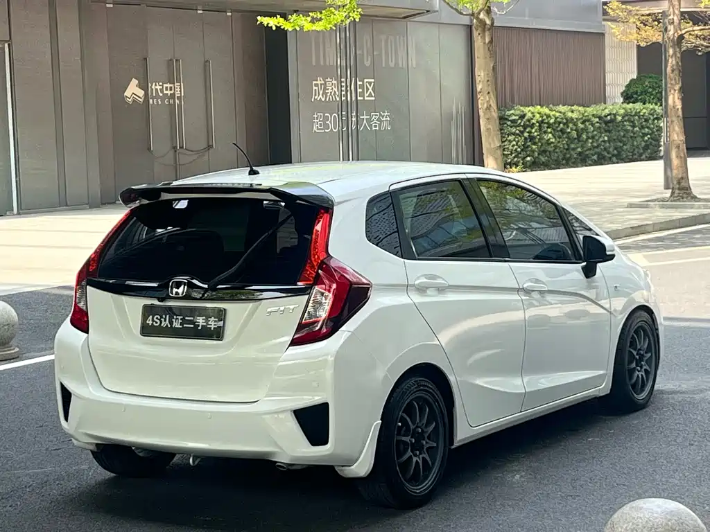 Fit 2016 1.5L LX CVT comfort model купить на сайте DeffCars