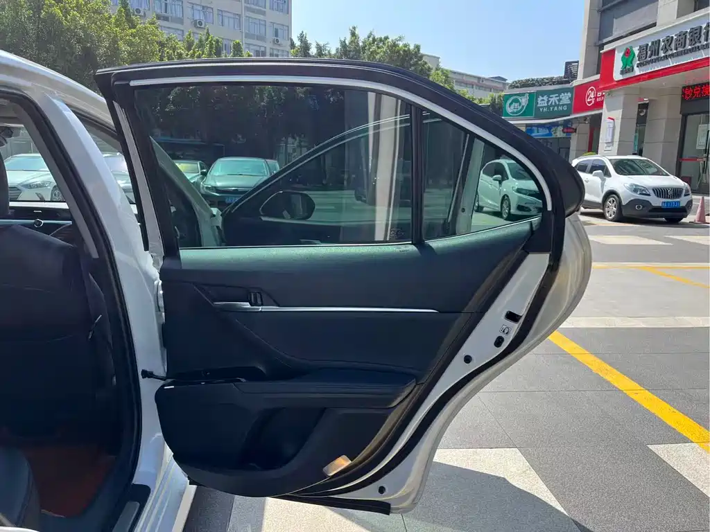 Camry 2019 2.5G Deluxe Edition National VI купить на сайте DeffCars