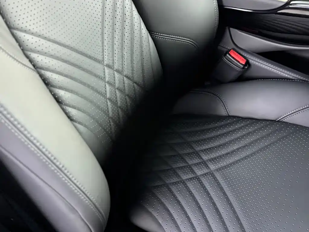 Aston Martin DBX 2024 4.0T V8 купить на сайте DeffCars