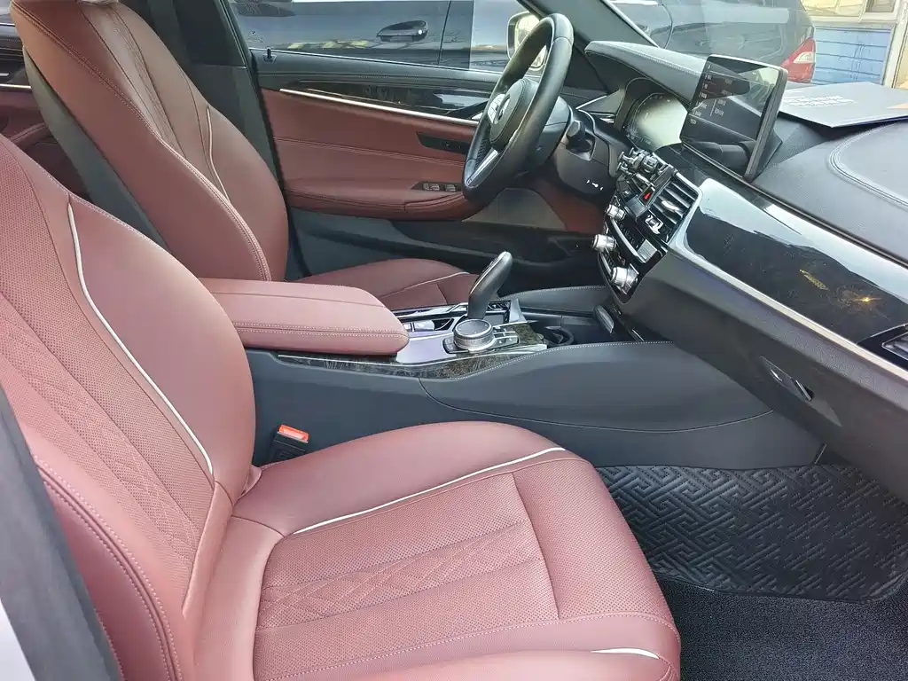 BMW 5 Series 2022 525Li M Sports Package купить на сайте DeffCars