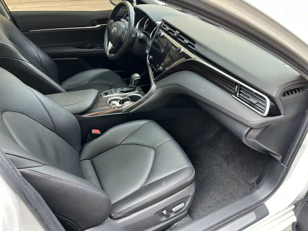 Camry 2019 2.5G Deluxe Edition National VI купить на сайте DeffCars