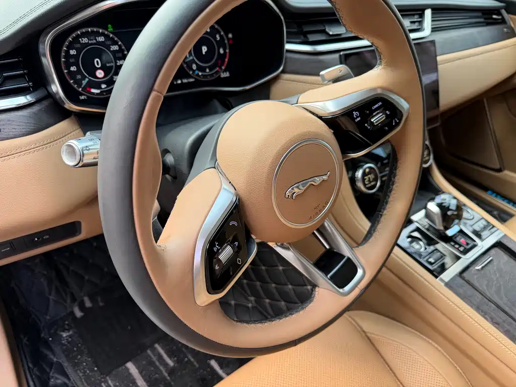 Jaguar XFL 2022 XFL 2.0T P250 two-wheel drive exclusive luxury version купить на сайте DeffCars