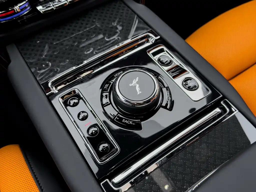 Cullinan 2024 Black Badge купить на сайте DeffCars