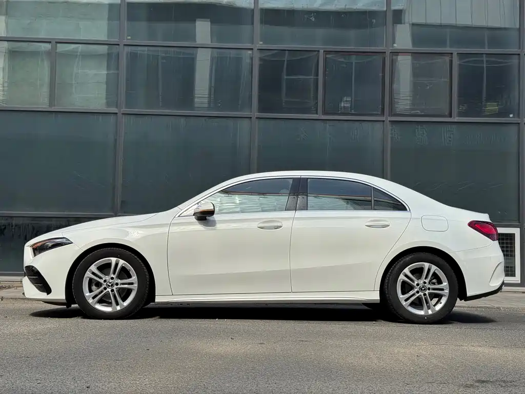 Mercedes-Benz A-Class 2023 A 180 L купить на сайте DeffCars