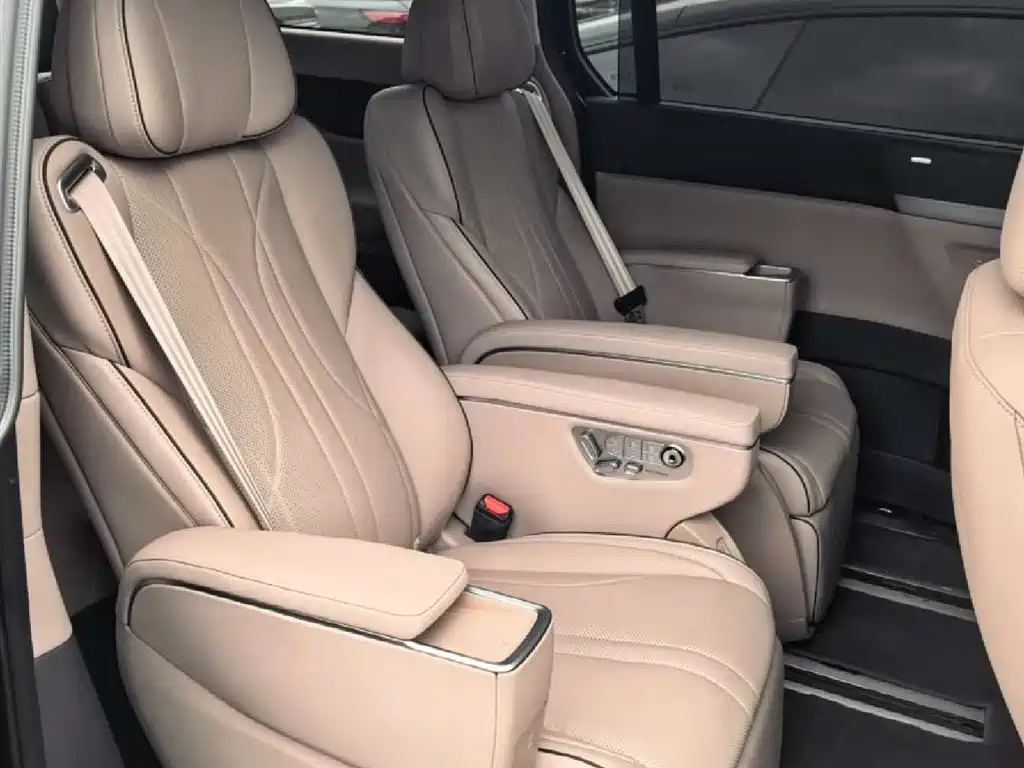 Xpeng X9 2025 pure electric 740 long battery life Max купить на сайте DeffCars