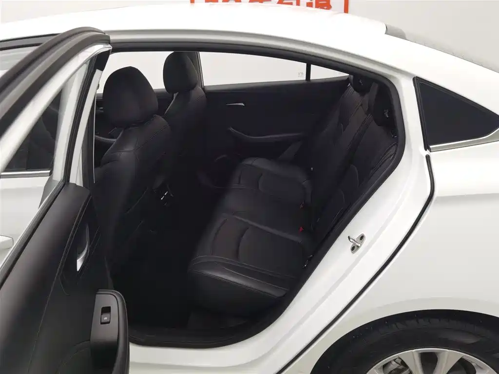 Roewe i5 2023 1.5L CVT Deluxe Edition купить на сайте DeffCars