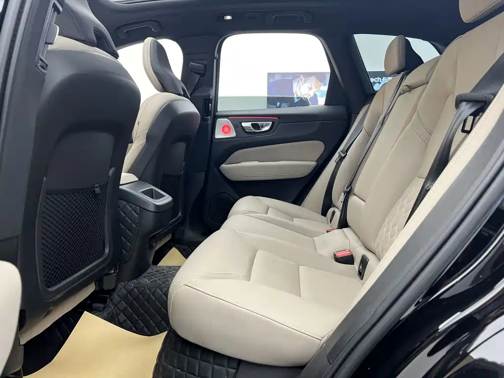 Volvo XC60 2026 B5 four-wheel drive Zhiyi Luxury Edition купить на сайте DeffCars
