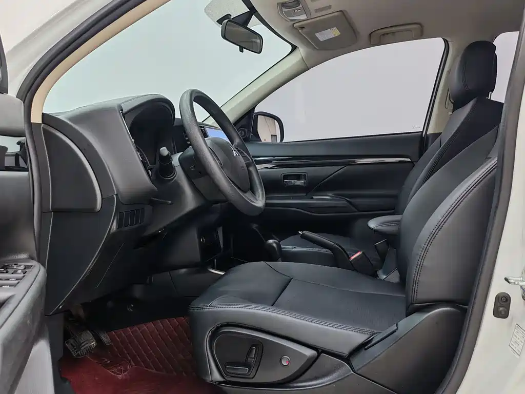 Outlander 2021 facelift 2.0L 2WD smooth version 5 seats купить на сайте DeffCars