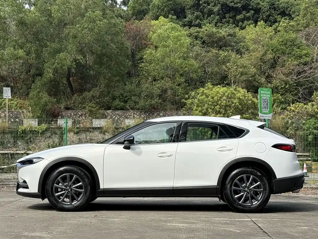 Mazda CX-4 2021 2.0L automatic two-wheel drive Blue Sky Vitality Edition купить на сайте DeffCars