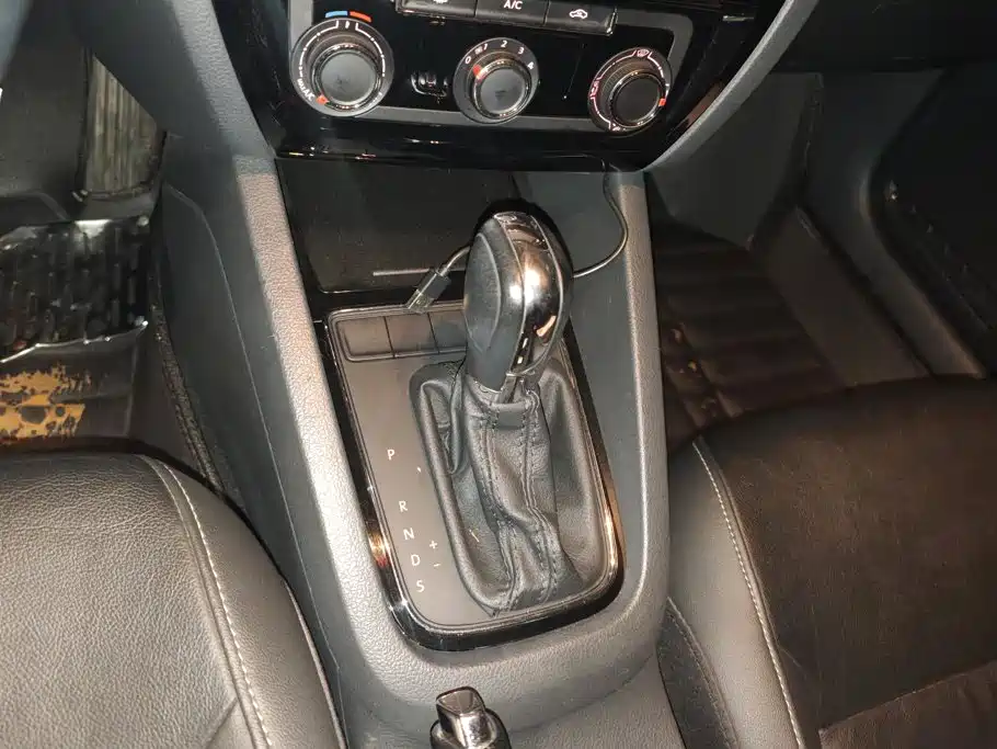 Sagitar 2015 1.6L automatic comfort model купить на сайте DeffCars