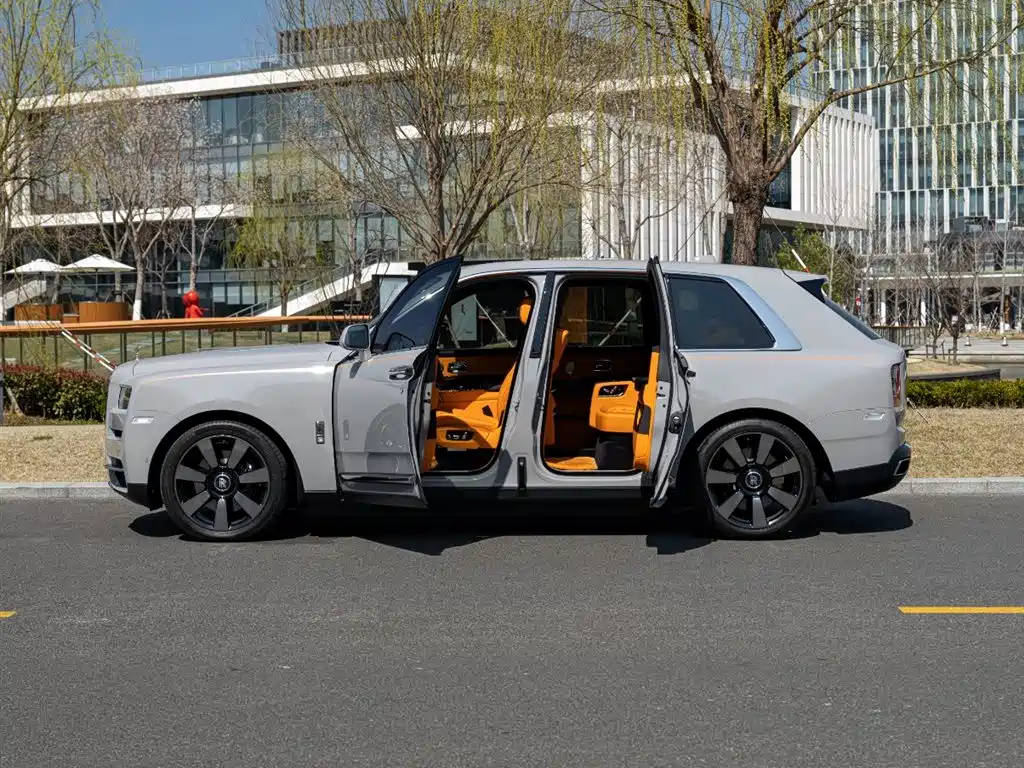 Cullinan 2024 four-seat version купить на сайте DeffCars