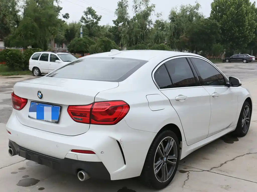 BMW 1 Series 2021 120i M Sports Edition купить на сайте DeffCars