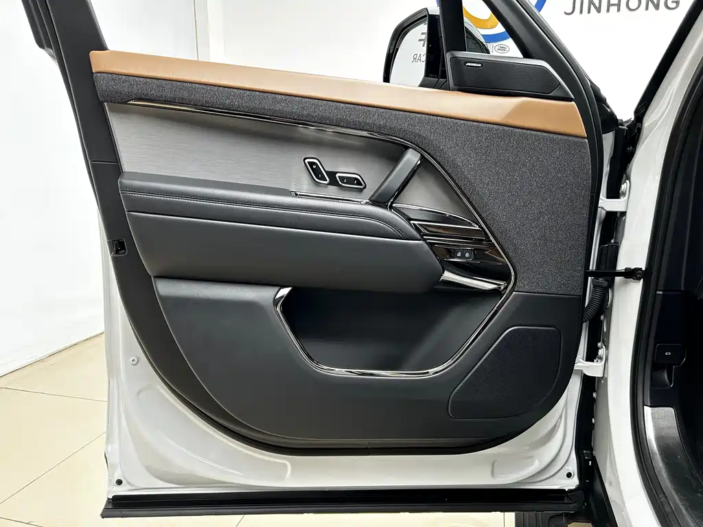 Range Rover Sport 2024 400PS Dynamic SE купить на сайте DeffCars